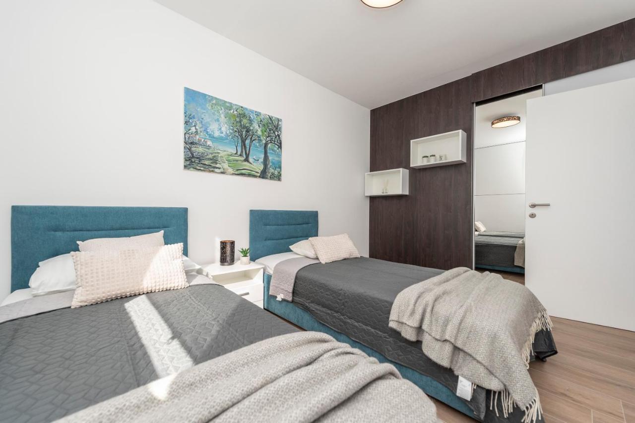 Mediteran Luxury Penthouse With Jacuzzi Mandre Exteriör bild