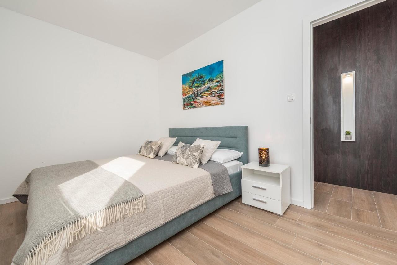 Mediteran Luxury Penthouse With Jacuzzi Mandre Exteriör bild